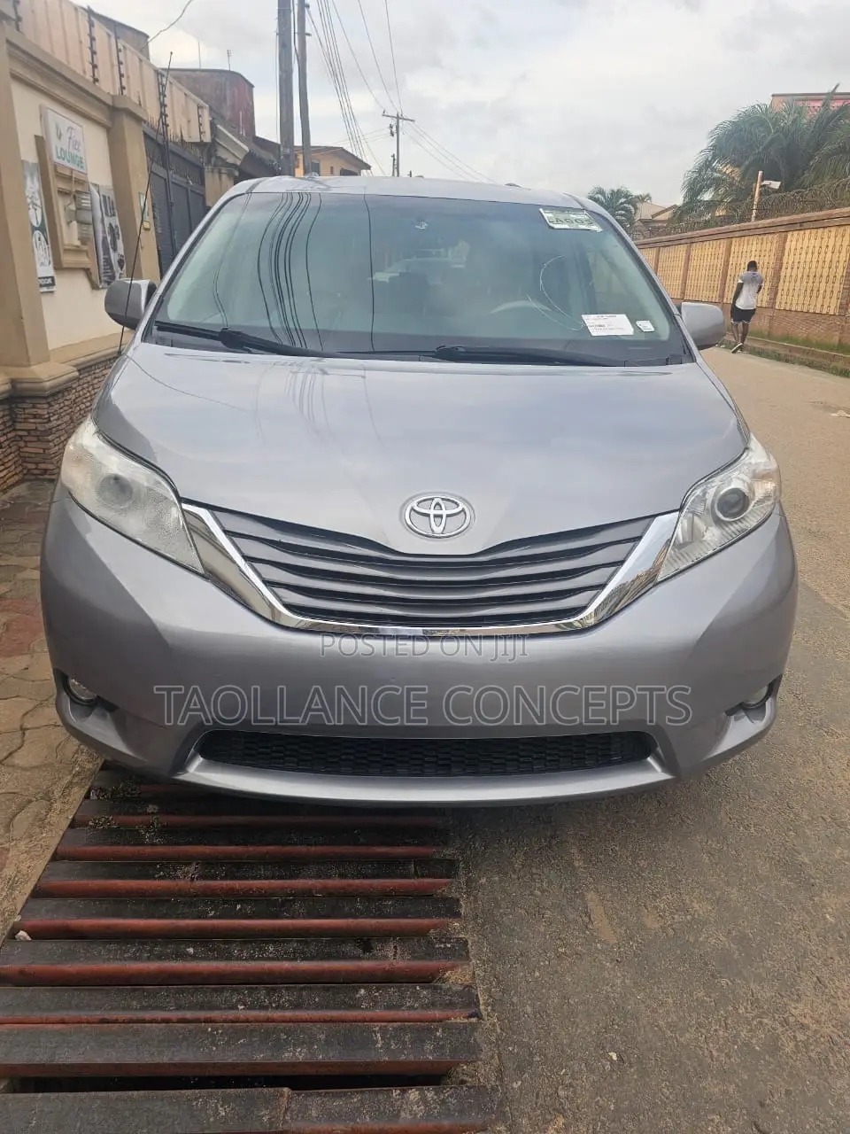Toyota Sienna XLE 7 Passenger 2011 Silver