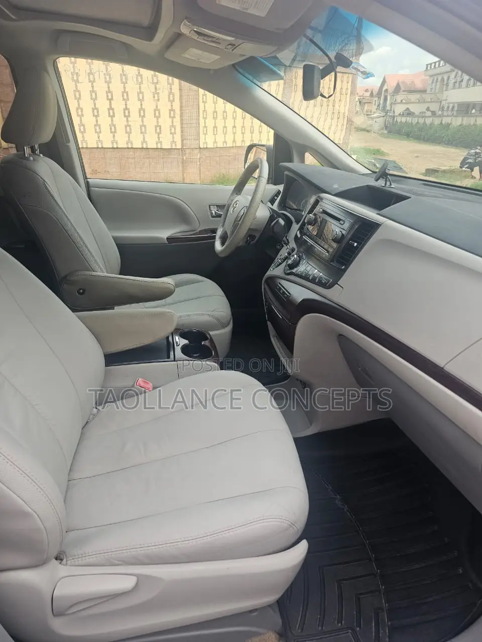 Toyota Sienna XLE 7 Passenger 2011 Silver