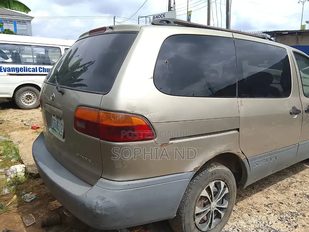 Toyota Sienna 2002 Gold