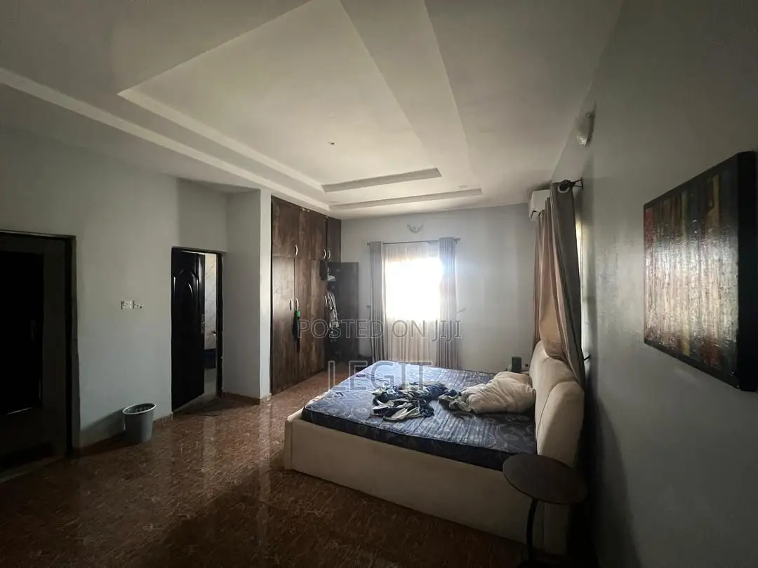 6bdrm Duplex in Lugbe District for sale