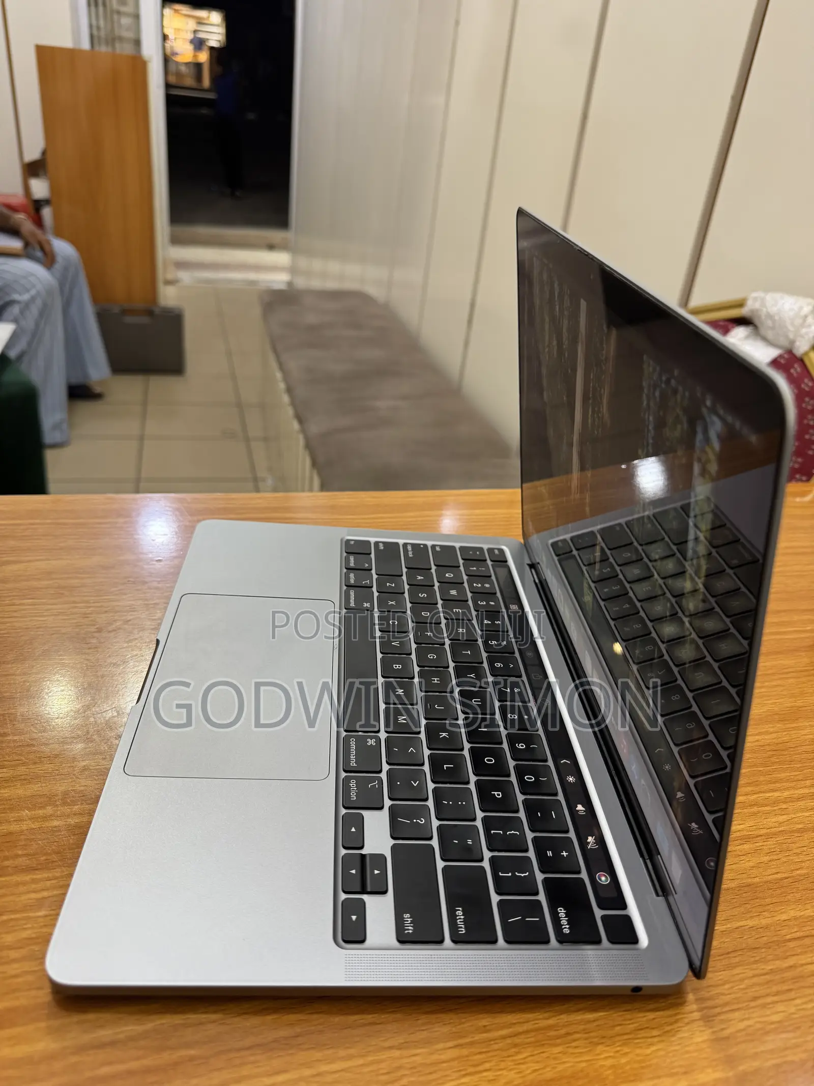 Laptop Apple MacBook Pro 2020 8GB Intel Core i5 SSD 256GB