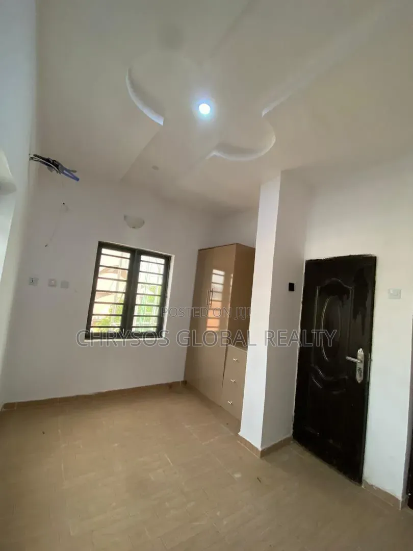 2bdrm Block of Flats in Oluyole Sharp for rent