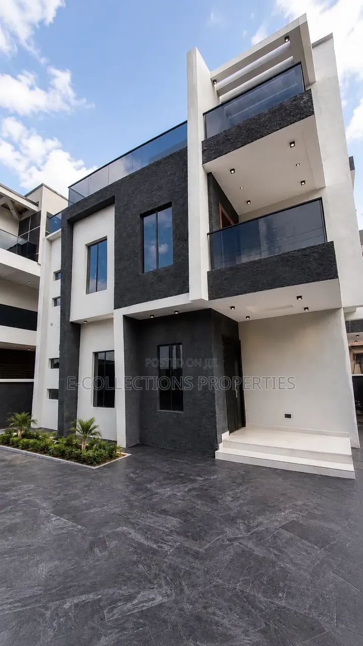 5bdrm House in Omole Phase 1 for sale