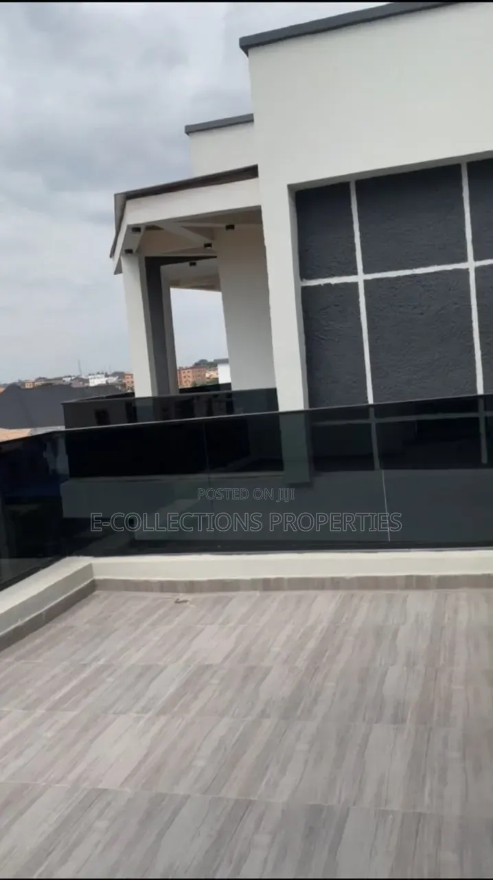 5bdrm House in Omole Phase 1 for sale