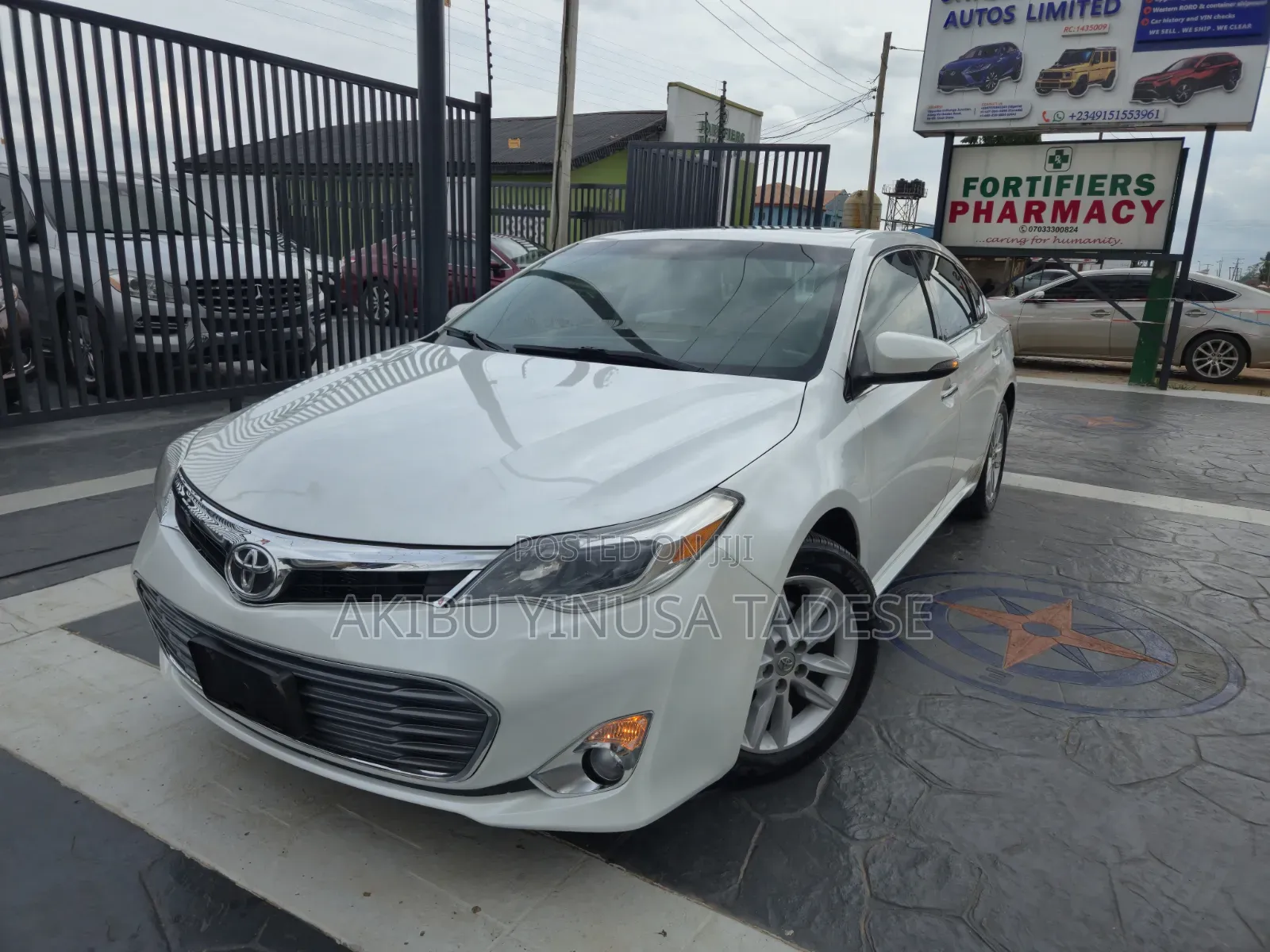 Toyota Avalon XLE Premium Sedan FWD (3.5L 6cyl 6A) 2013 White