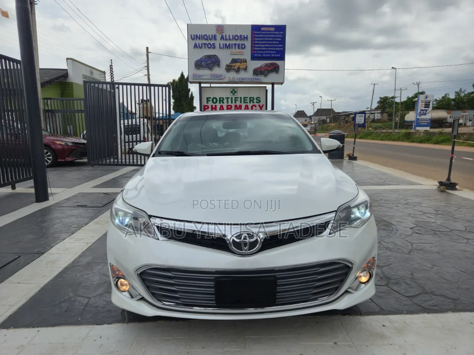 Toyota Avalon XLE Premium Sedan FWD (3.5L 6cyl 6A) 2013 White