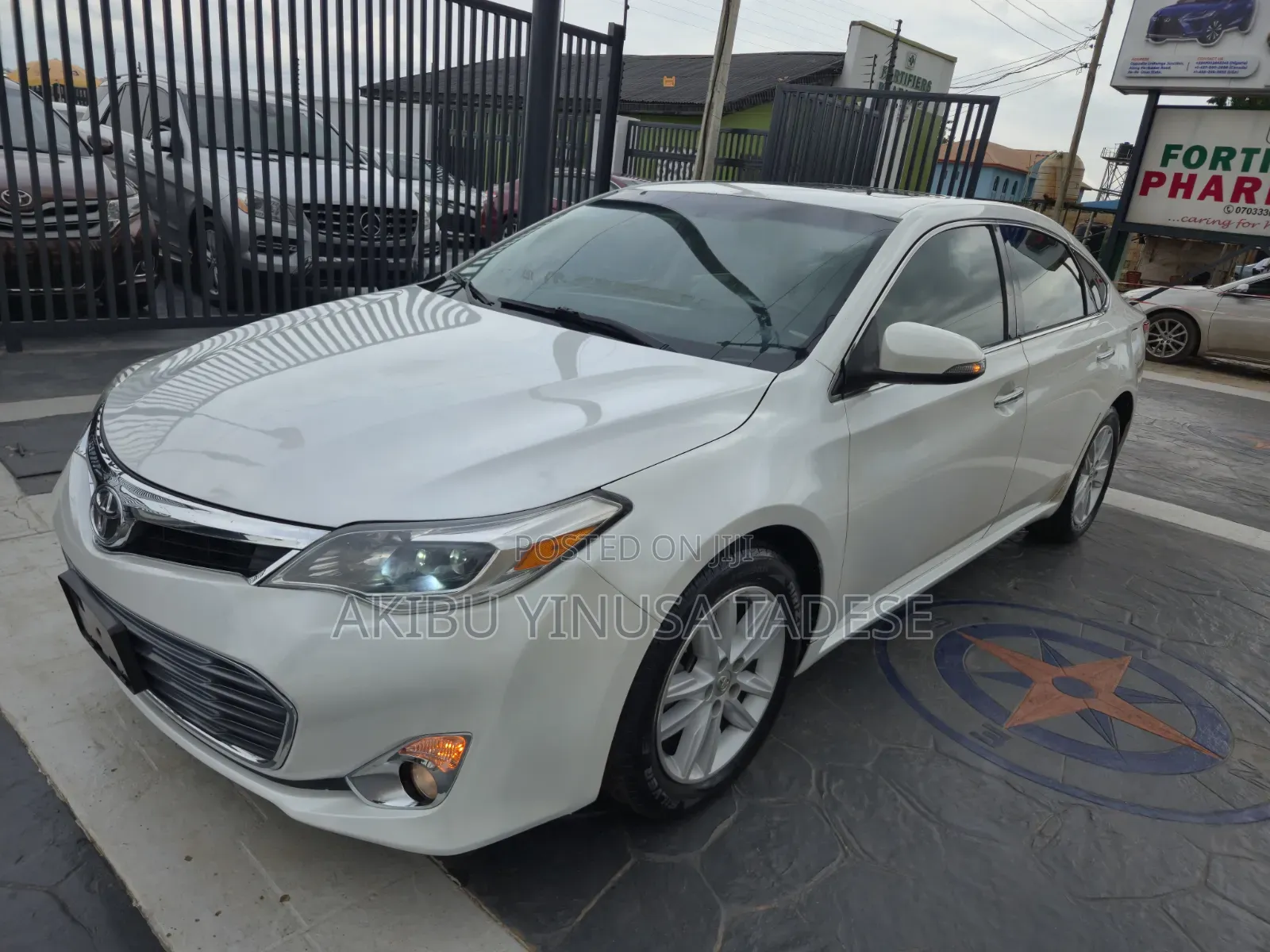 Toyota Avalon XLE Premium Sedan FWD (3.5L 6cyl 6A) 2013 White