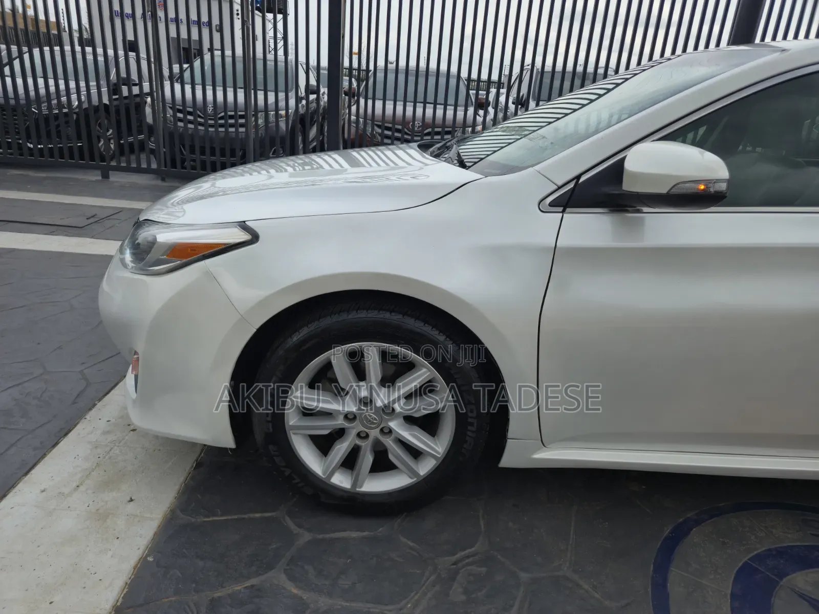 Toyota Avalon XLE Premium Sedan FWD (3.5L 6cyl 6A) 2013 White