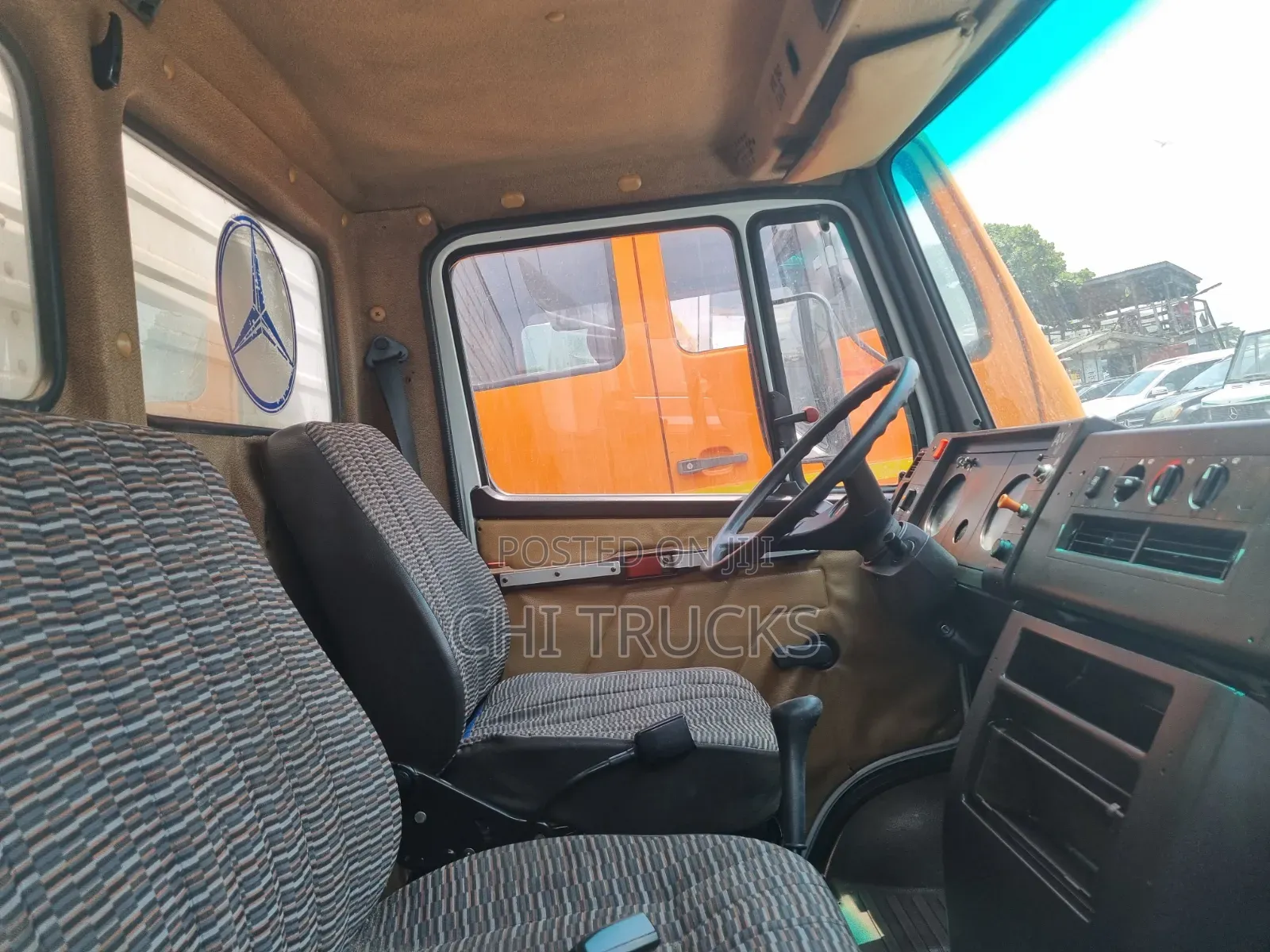Mercedes Benz 711d Cargo Truck