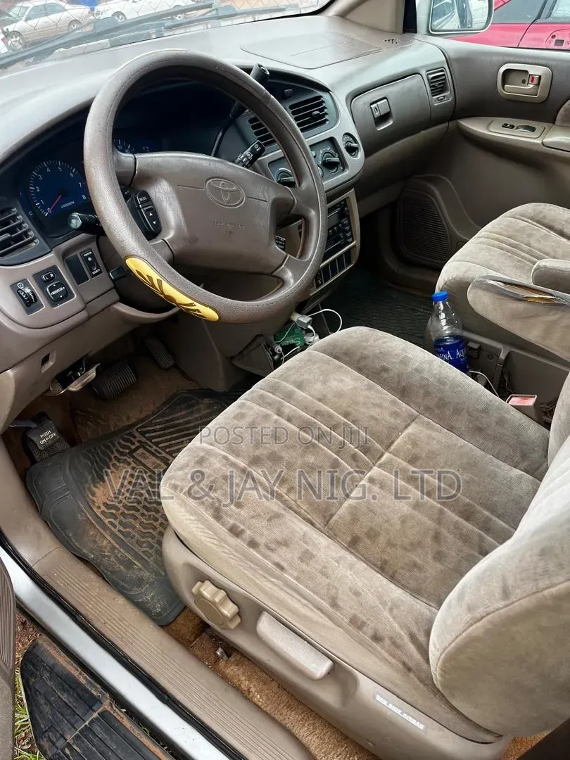 Toyota Sienna 2003 Yellow