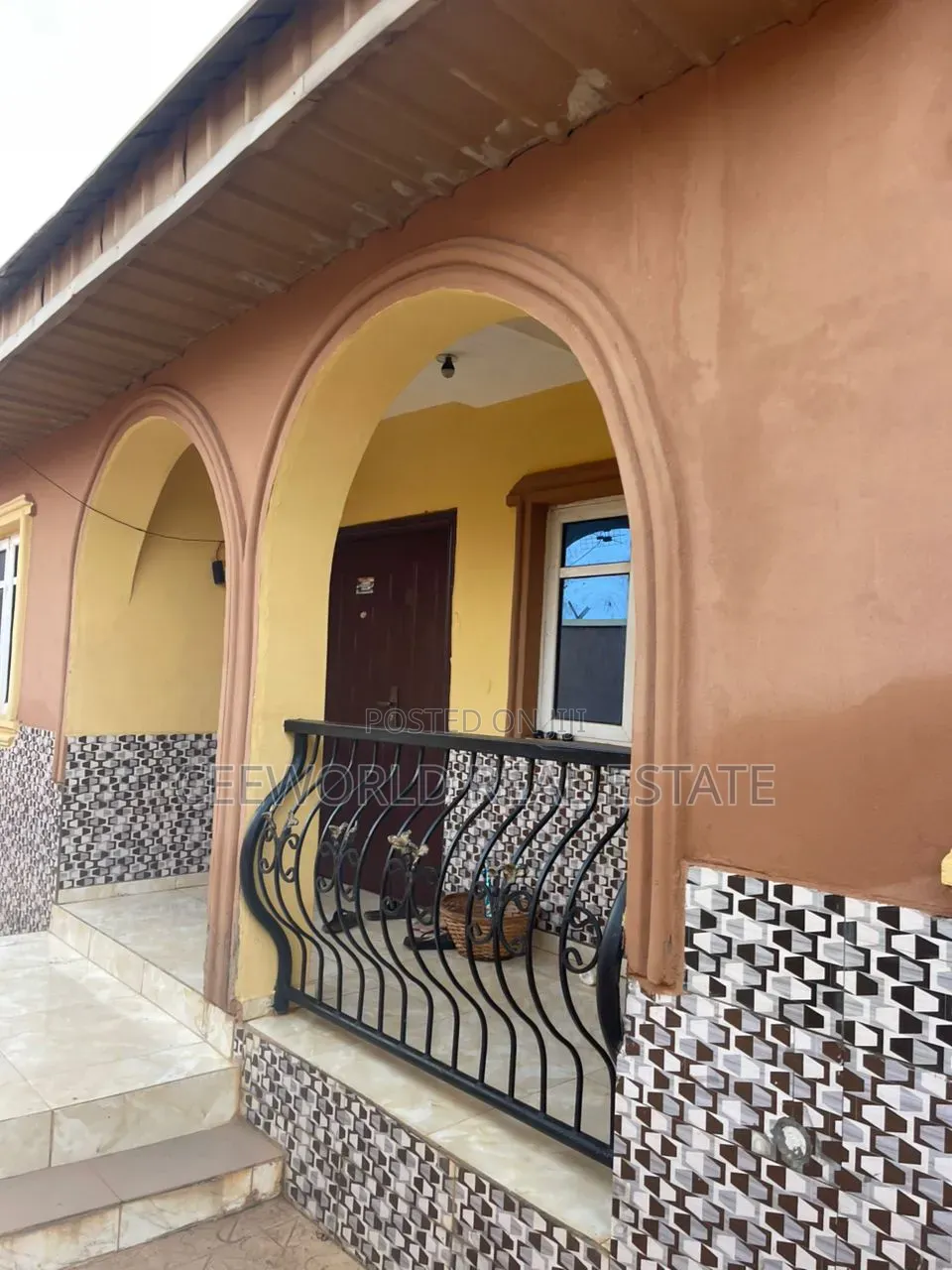 3bdrm Apartment in Asaaju Estate Ojurin for rent