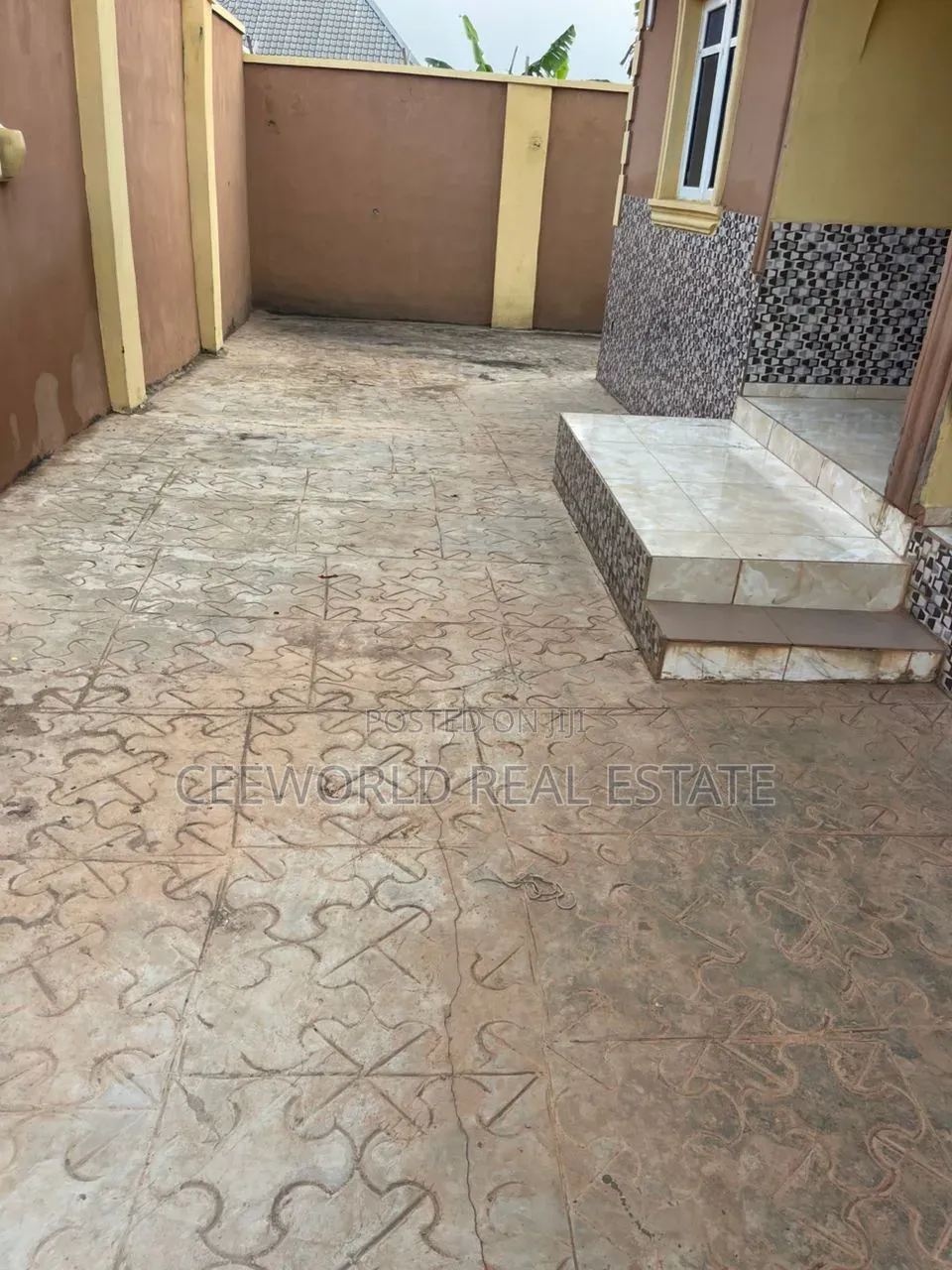 3bdrm Apartment in Asaaju Estate Ojurin for rent