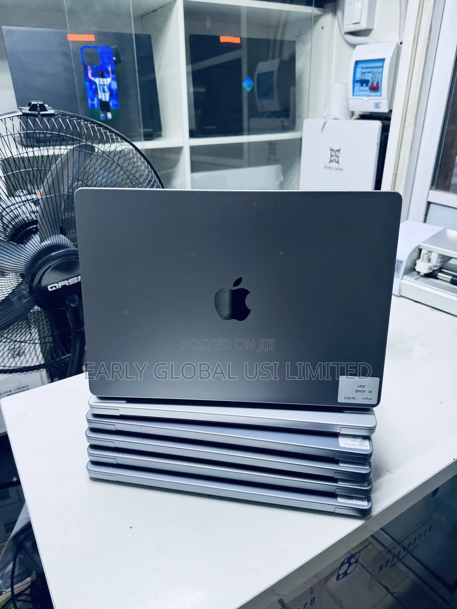 Laptop Apple MacBook Pro 2021 M1 16GB Apple M1 Pro SSD 512GB