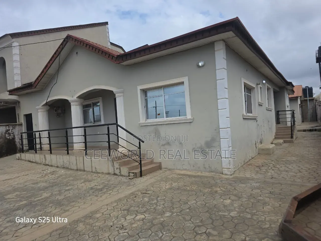 3bdrm Bungalow in Oluyole Main Estate for rent