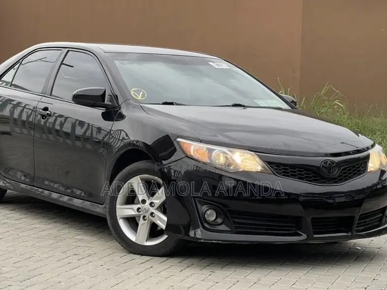 Toyota Camry SE 4dr Sedan (2.5L 4cyl 6A) 2014 Black