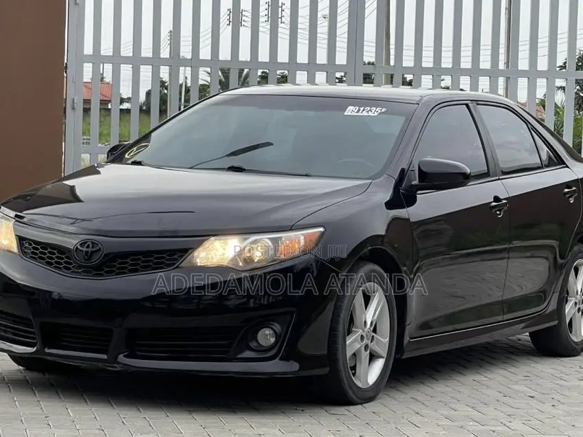 Toyota Camry SE 4dr Sedan (2.5L 4cyl 6A) 2014 Black