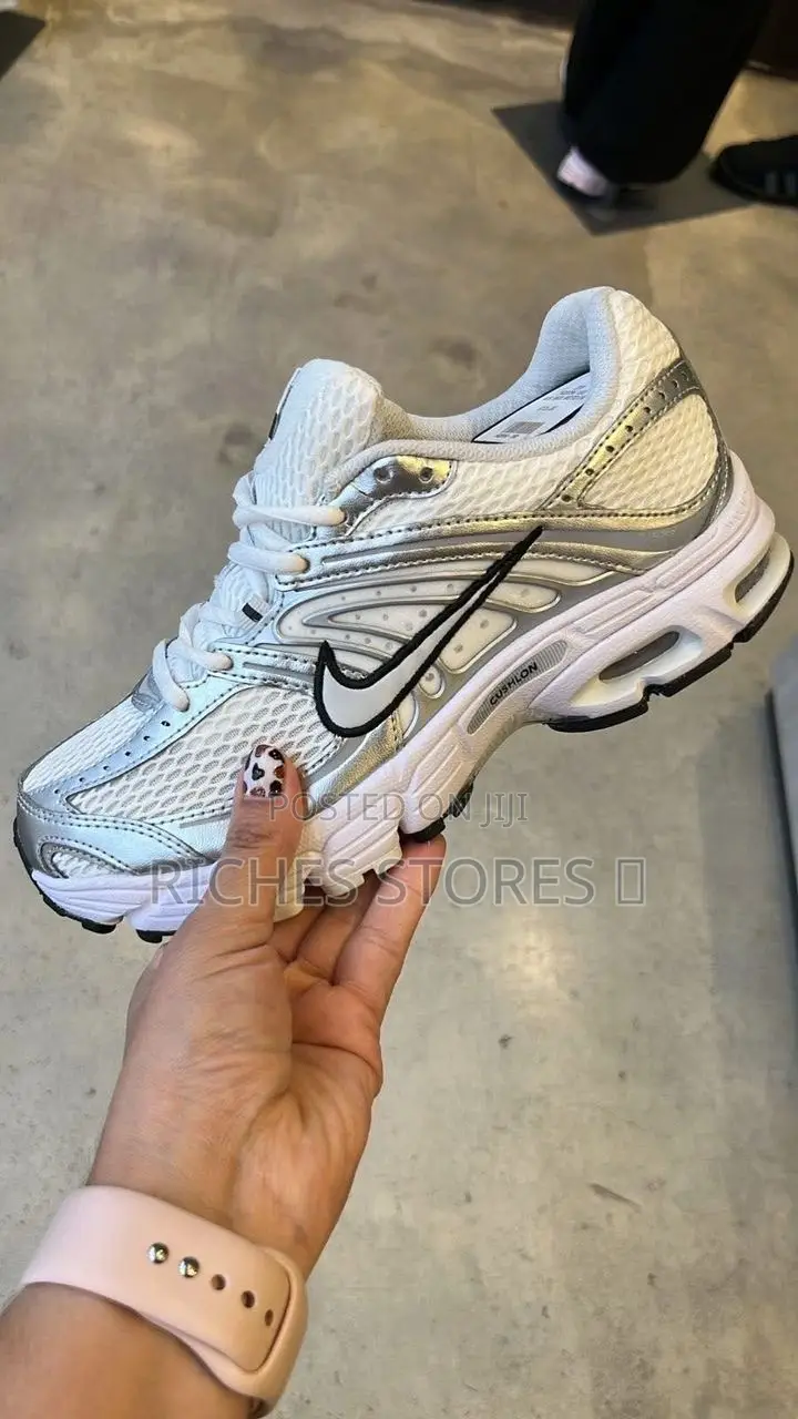 'Nike Air Max Moto Unisex Sneakers