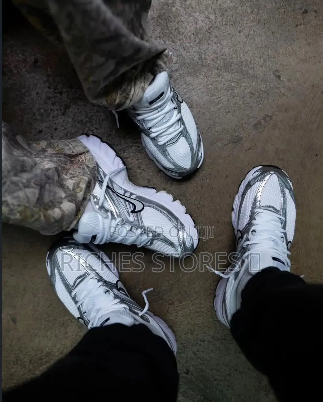 'Nike Air Max Moto Unisex Sneakers