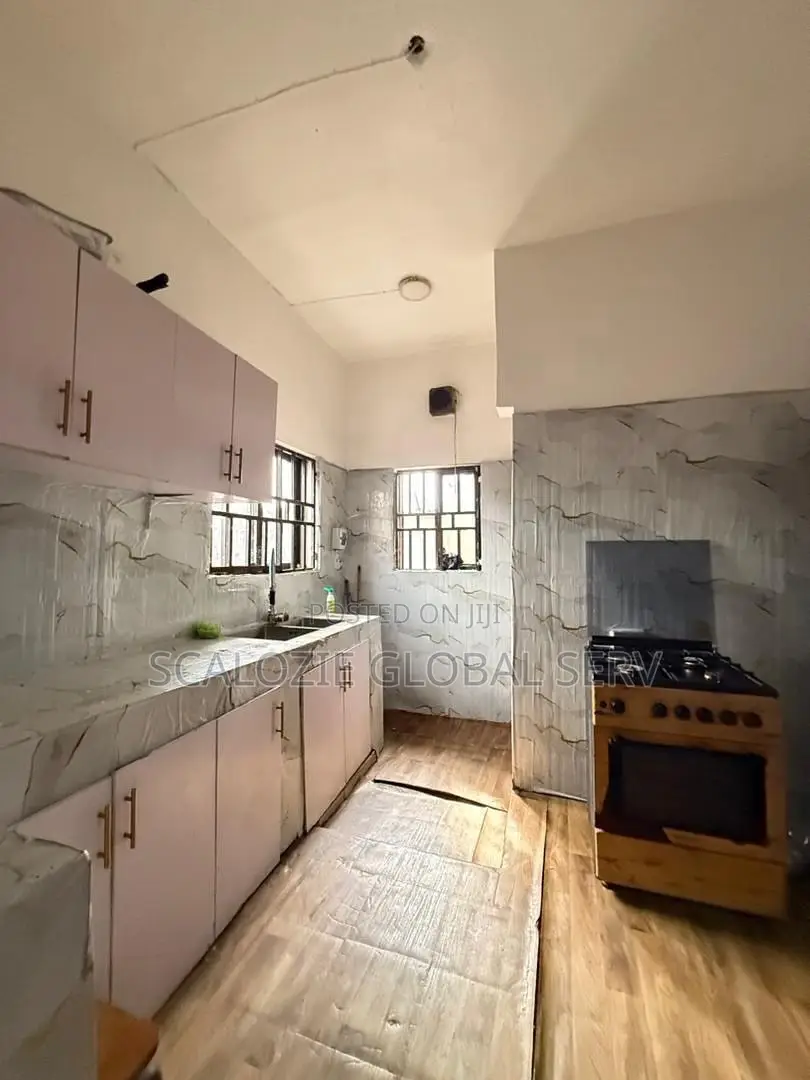 6bdrm Duplex in Chinda Ada George for sale