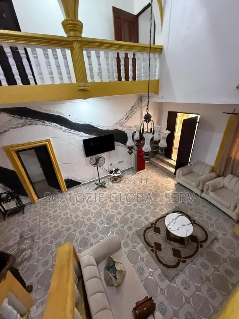 6bdrm Duplex in Chinda Ada George for sale