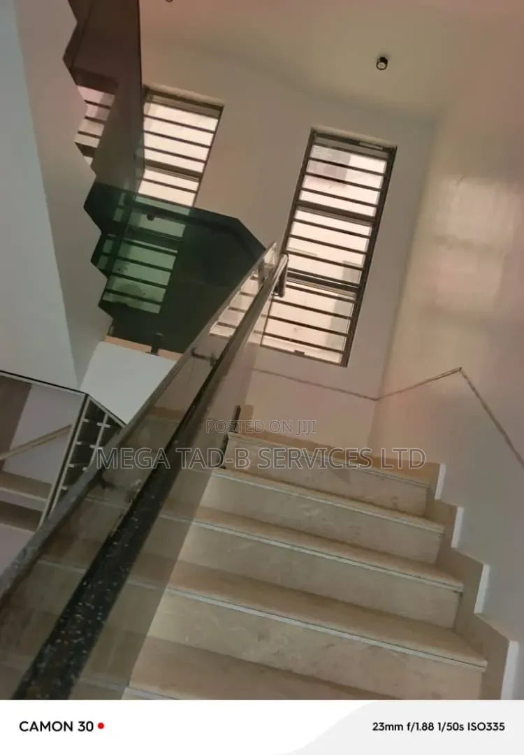 7bdrm Duplex in Ikeja Estate for sale