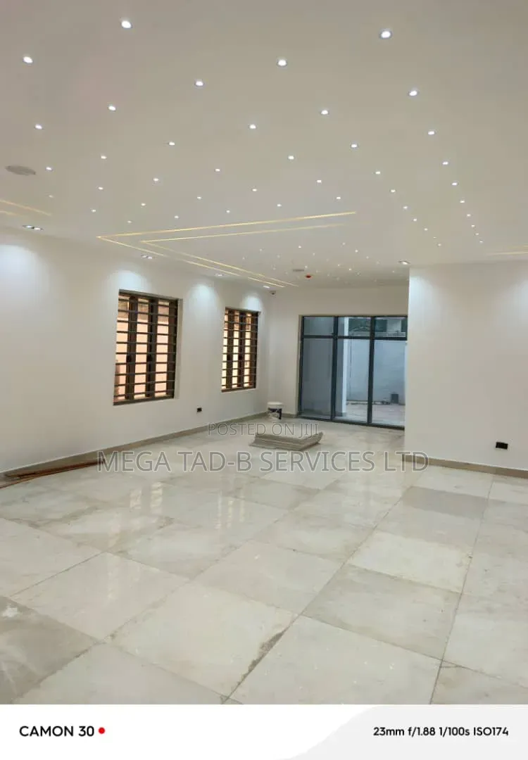 7bdrm Duplex in Ikeja Estate for sale