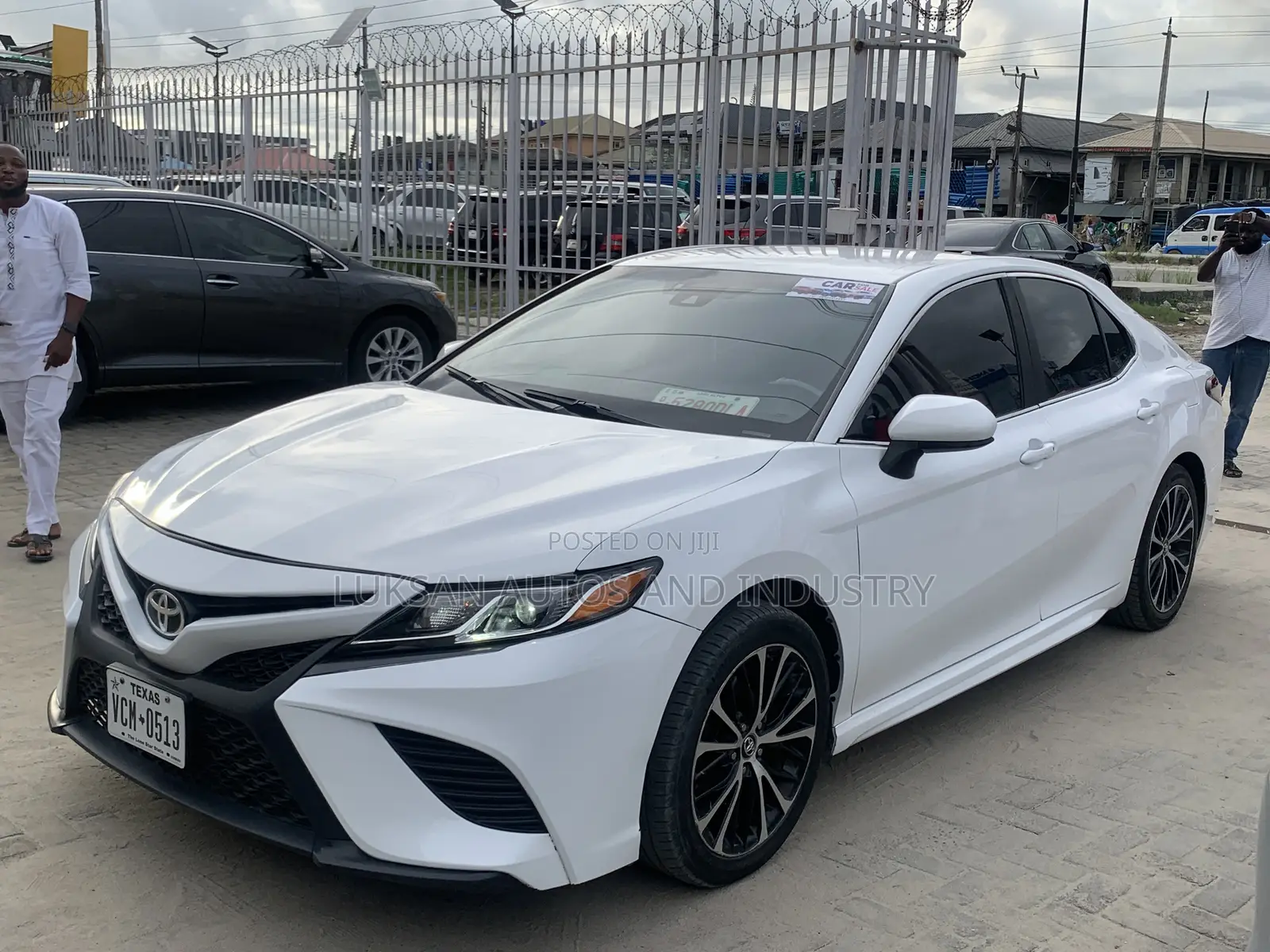 Toyota Camry SE (2.5L 4cyl 8A) 2019 White