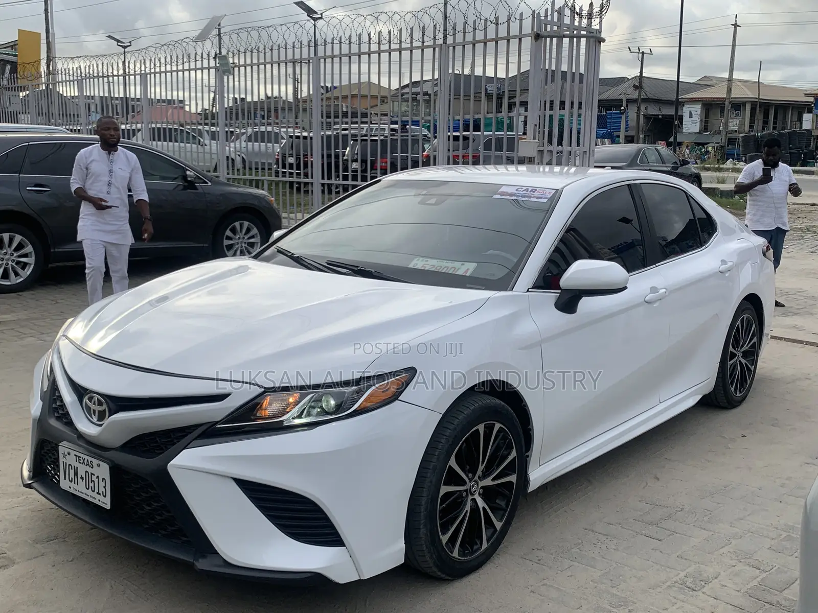 Toyota Camry SE (2.5L 4cyl 8A) 2019 White