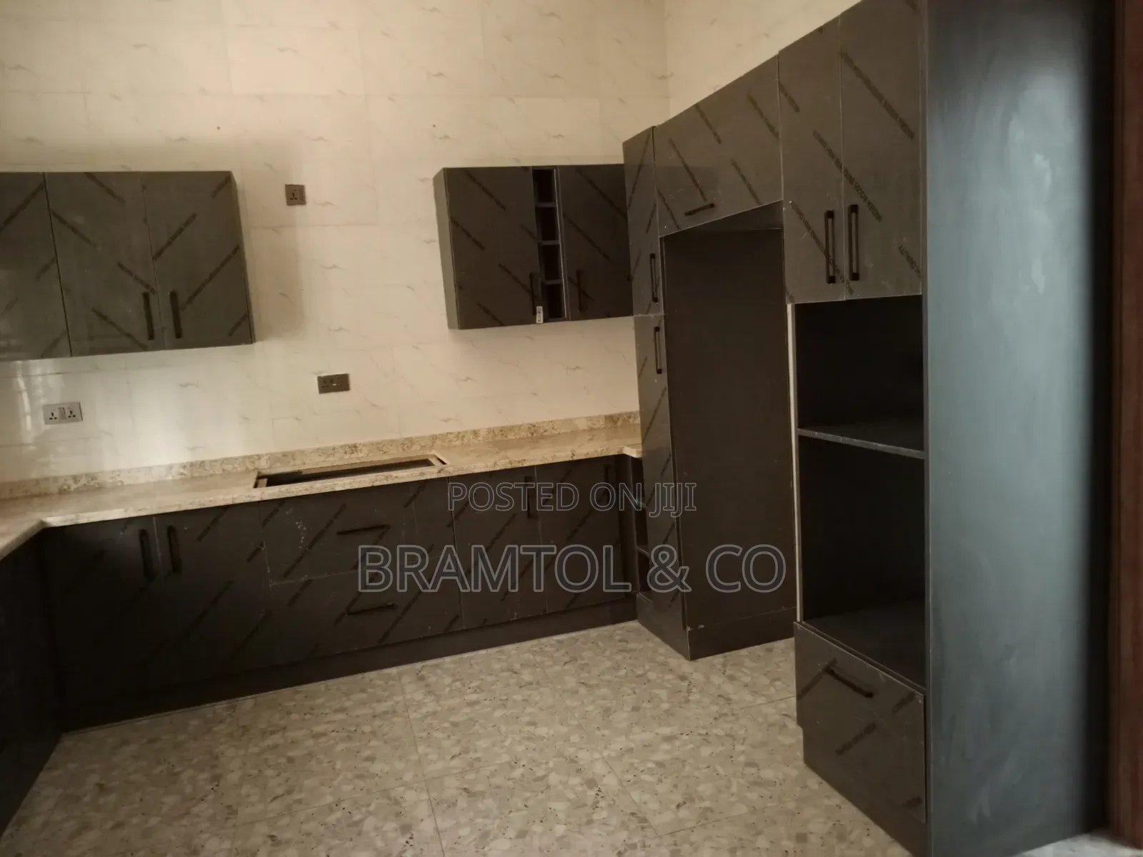 7bdrm Townhouse / Terrace in Guzape District for rent