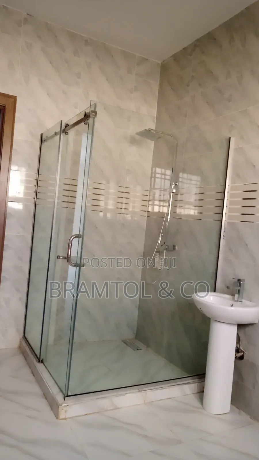 7bdrm Townhouse / Terrace in Guzape District for rent