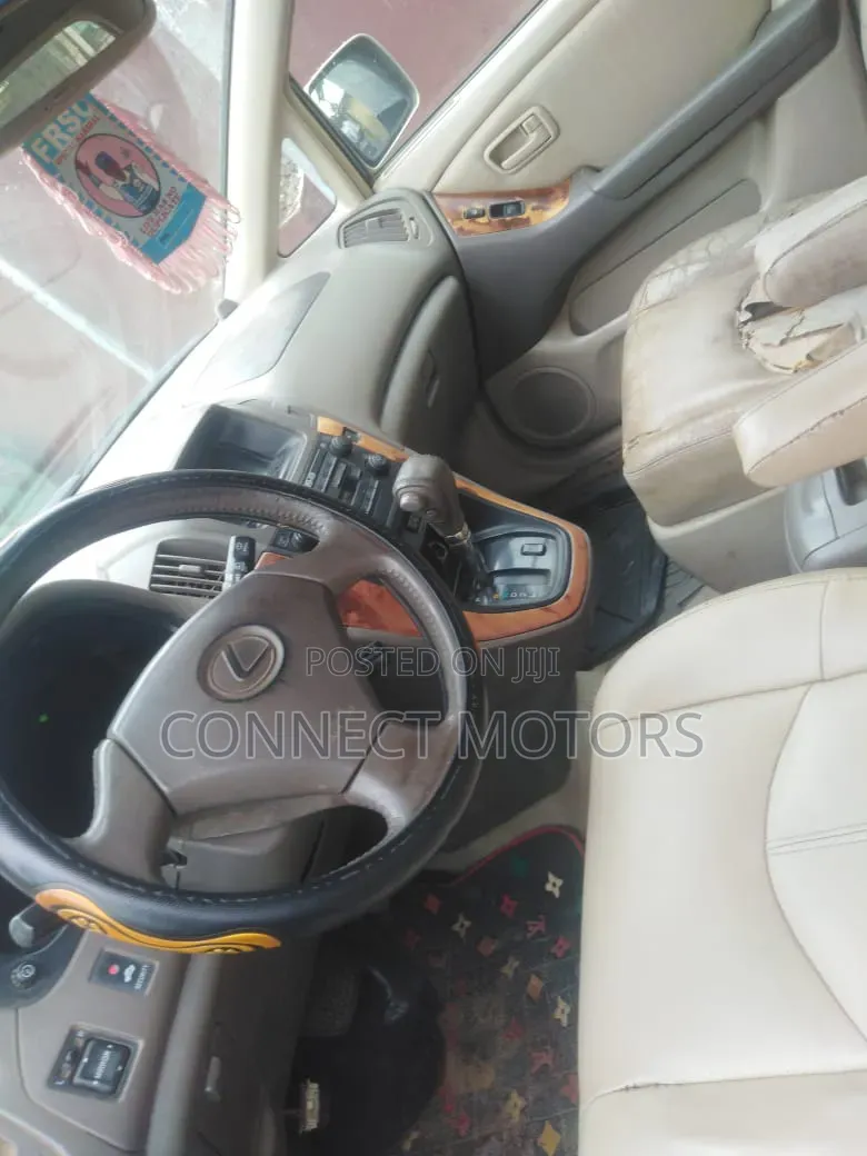 Lexus RX 300 2001 Gold