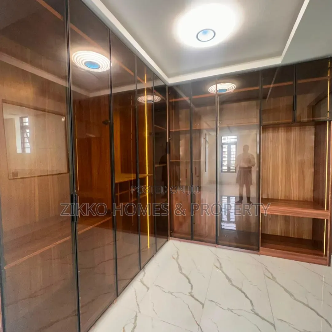 5bdrm Duplex in Lekki for sale