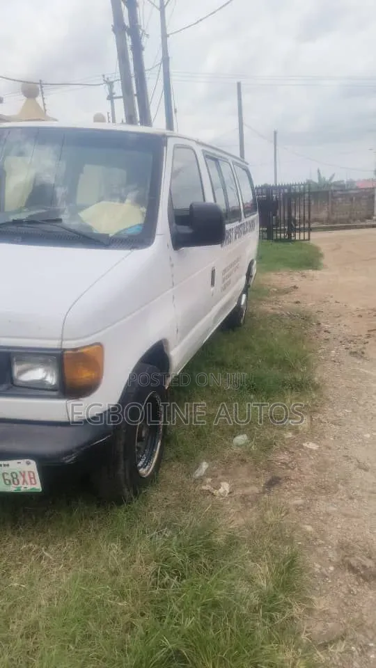 Ford Econoline 2007 White