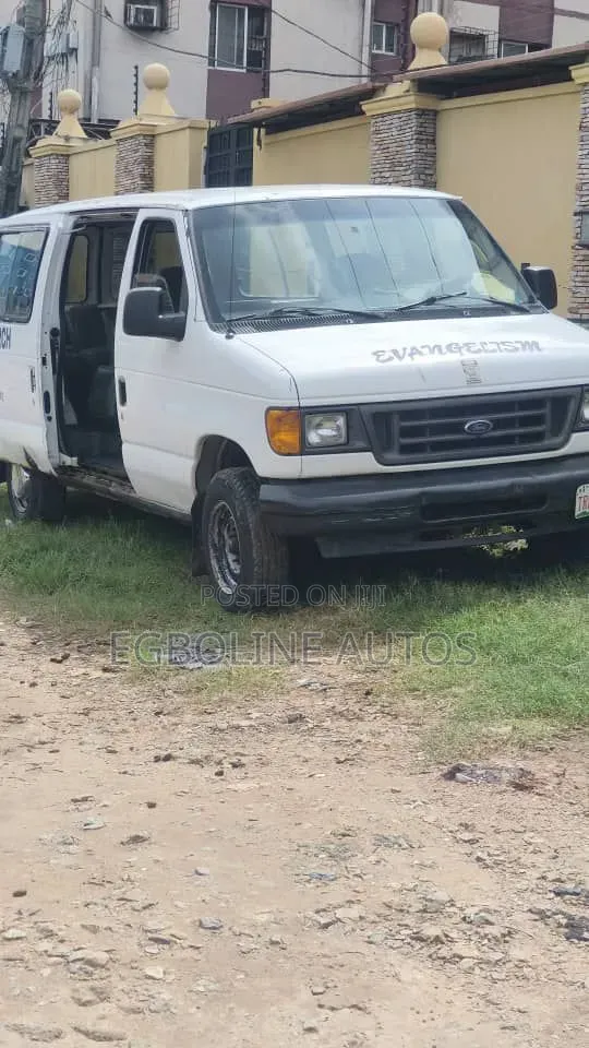 Ford Econoline 2007 White