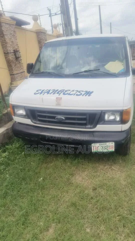 Ford Econoline 2007 White