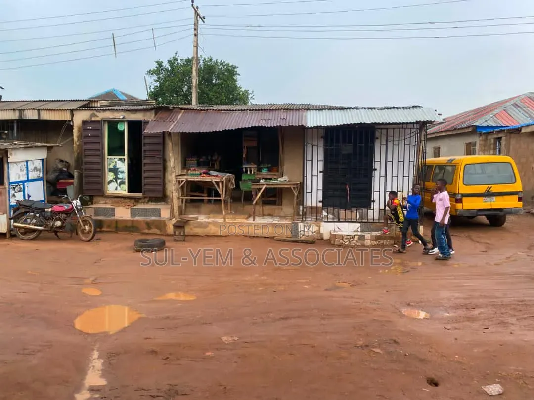 3bdrm Block of Flats in So-Easy Area, Ayobo for sale