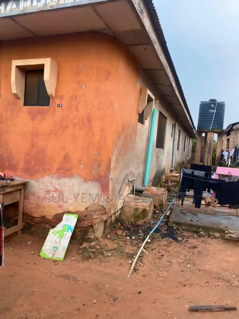 3bdrm Block of Flats in So-Easy Area, Ayobo for sale