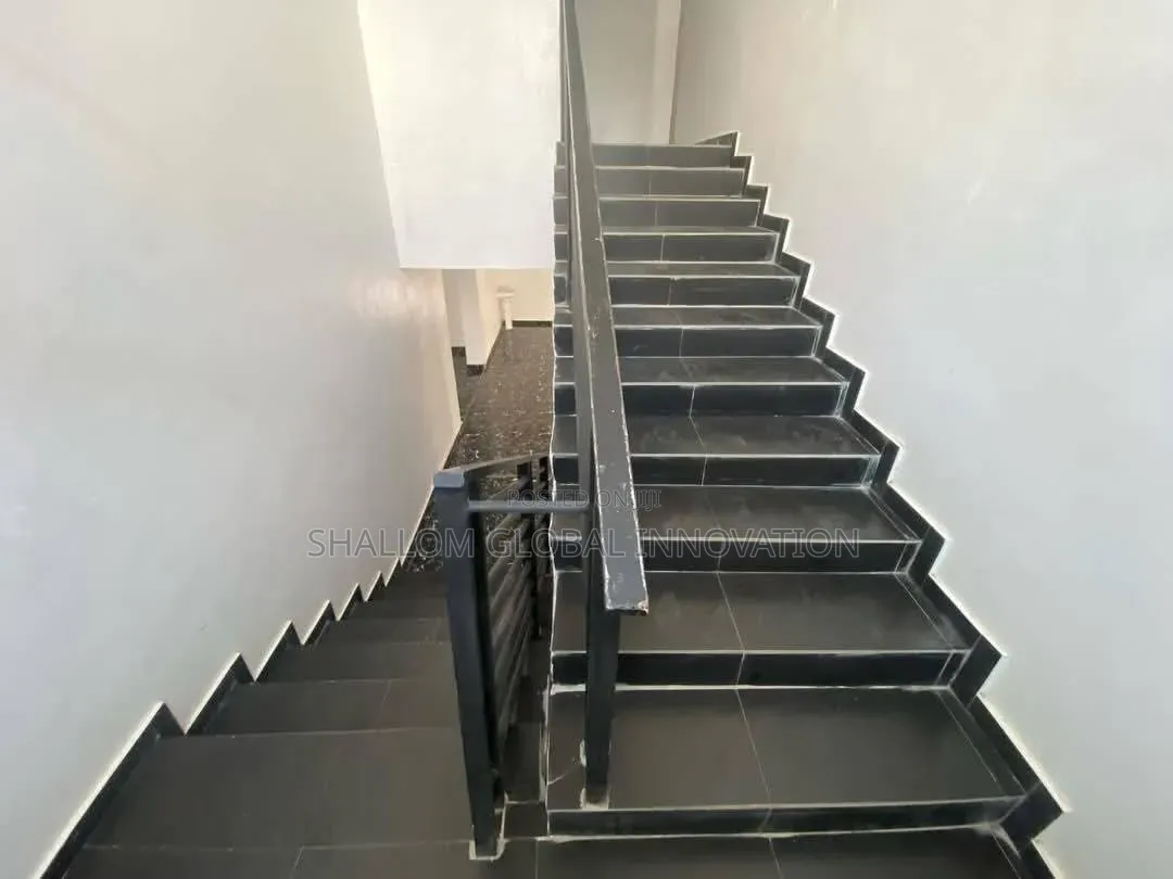 4bdrm Duplex in Nihort, Jericho for sale