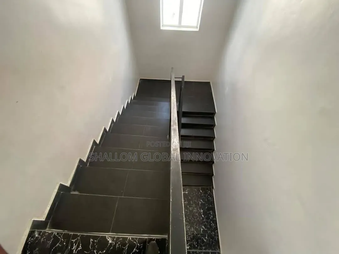 4bdrm Duplex in Nihort, Jericho for sale