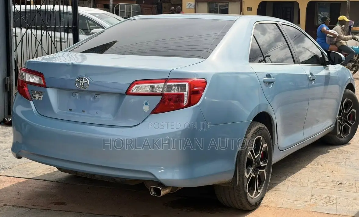 Toyota Camry LE 4dr Sedan (2.5L 4cyl 6A) 2014 Blue