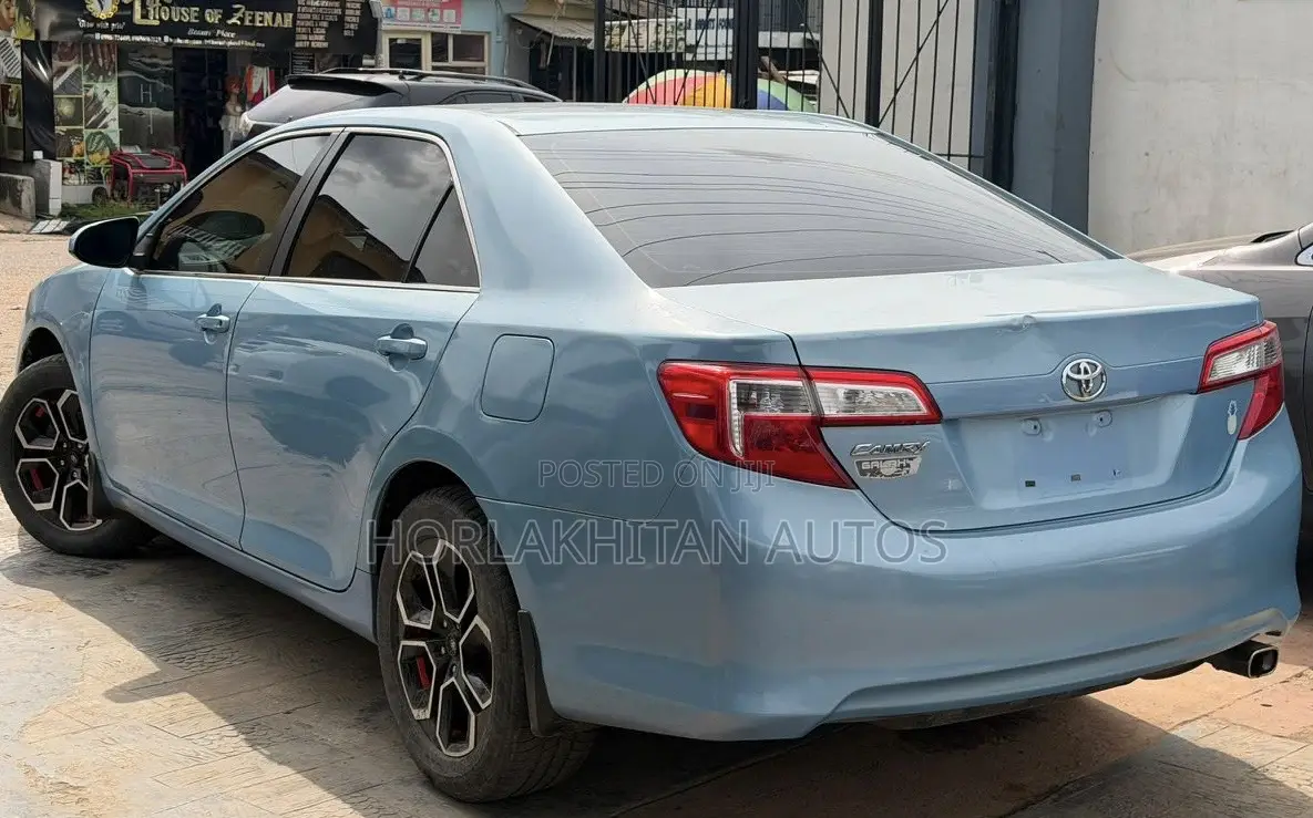 Toyota Camry LE 4dr Sedan (2.5L 4cyl 6A) 2014 Blue