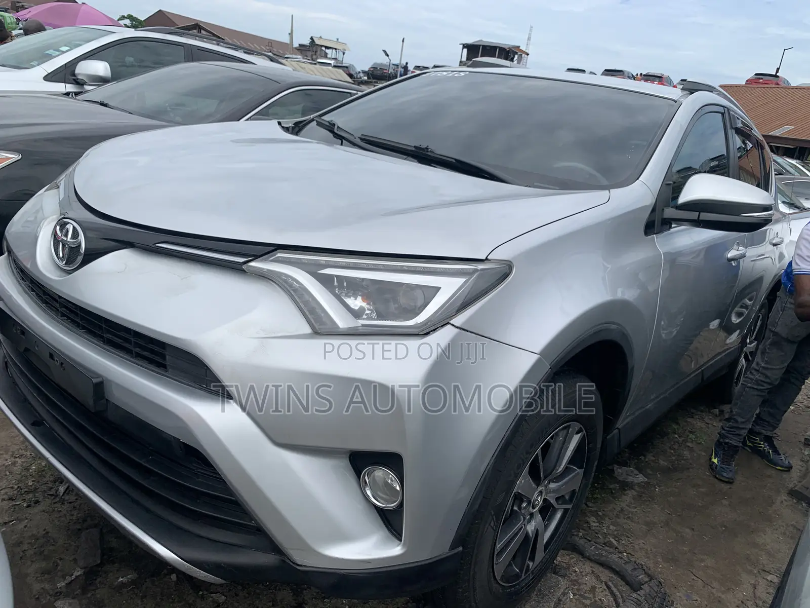Toyota RAV4 Limited 4dr SUV AWD (2.5L 4cyl 6A) 2018 Silver