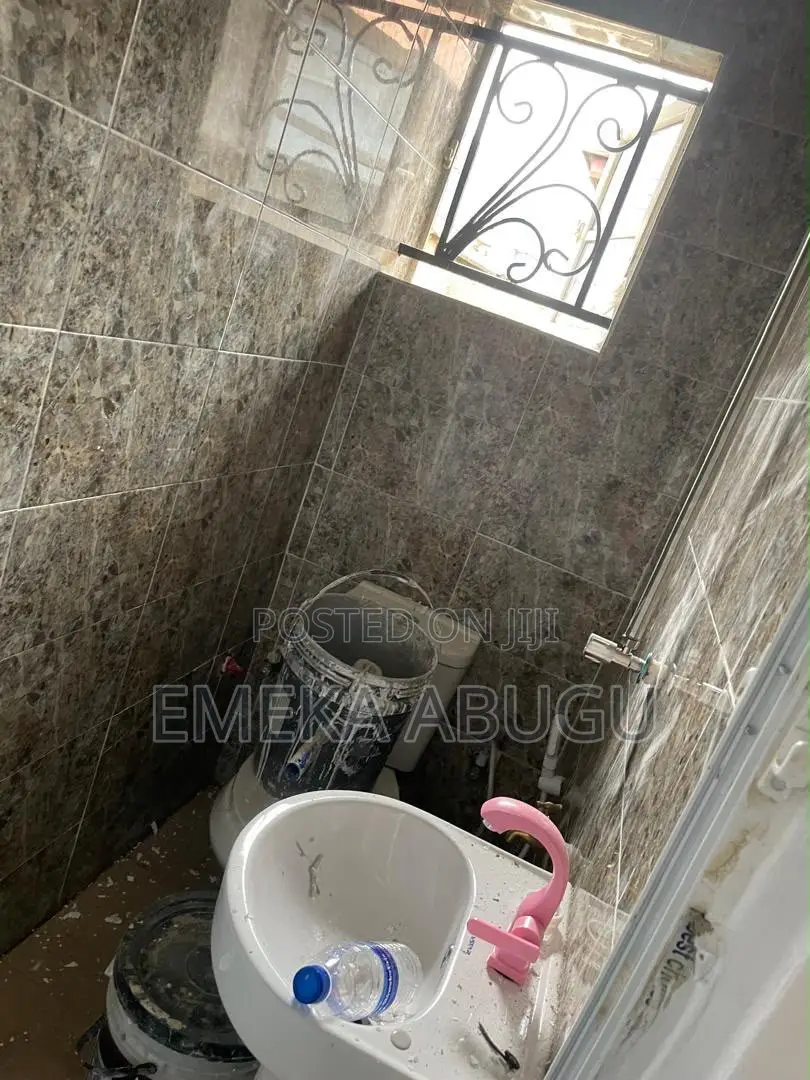 3bdrm Block of Flats in Akala Express for rent