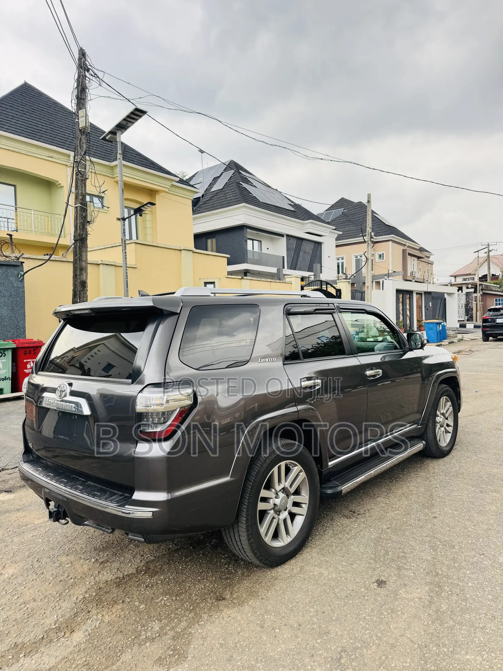 Toyota 4-Runner Limited 4WD 2011 Gray