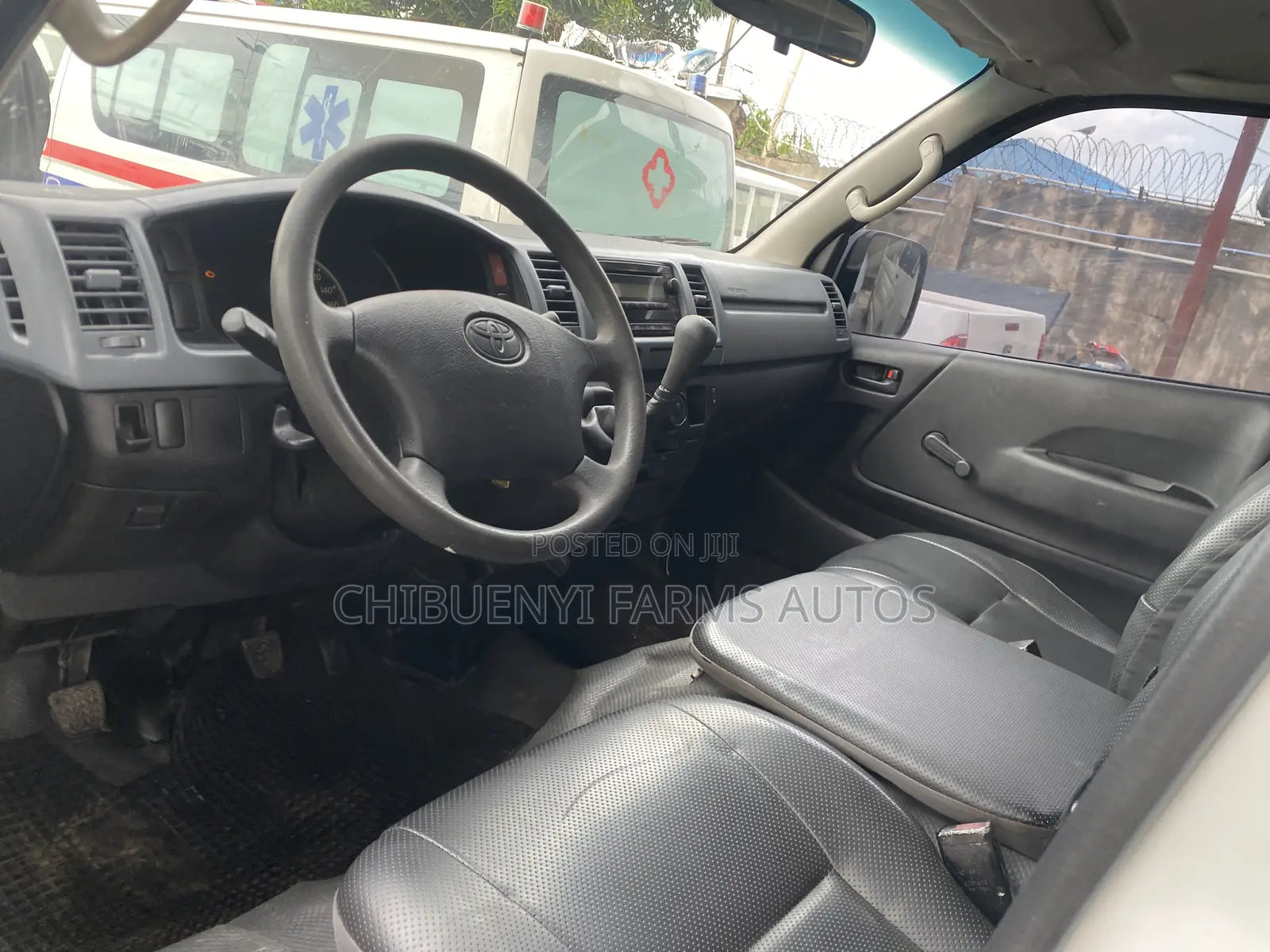 Toyota HiAce 2013 White