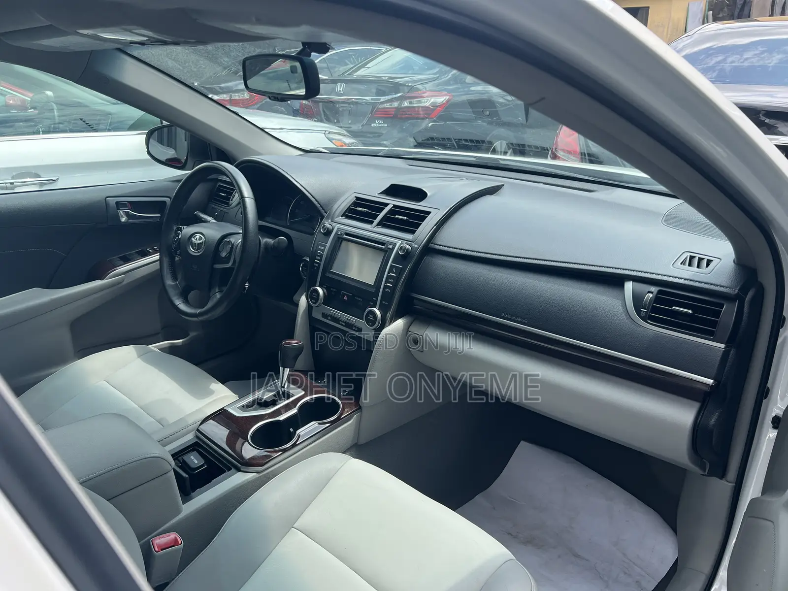 Toyota Camry XLE 4dr Sedan (3.5L 6cyl 6A) 2014 White