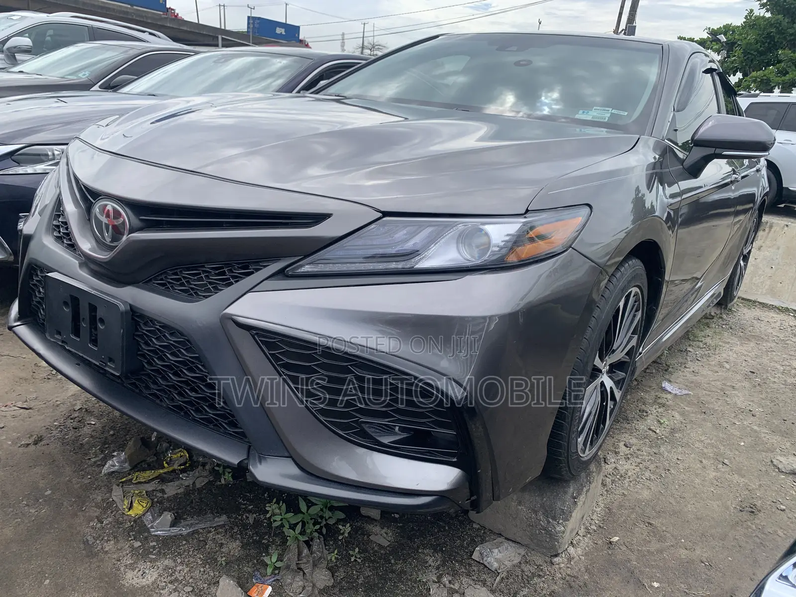 Toyota Camry SE (2.5L 4cyl 8A) 2019 Gray