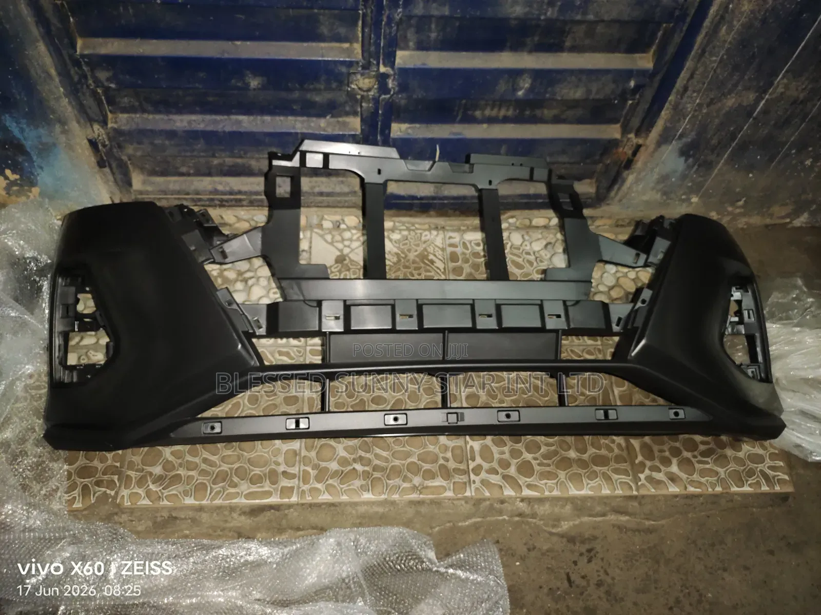 Front Bumper Nissan Kick 2022