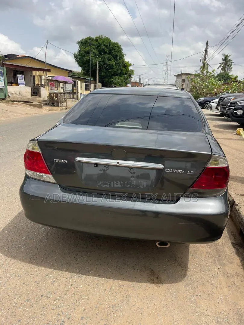 Toyota Camry 2005 Gray