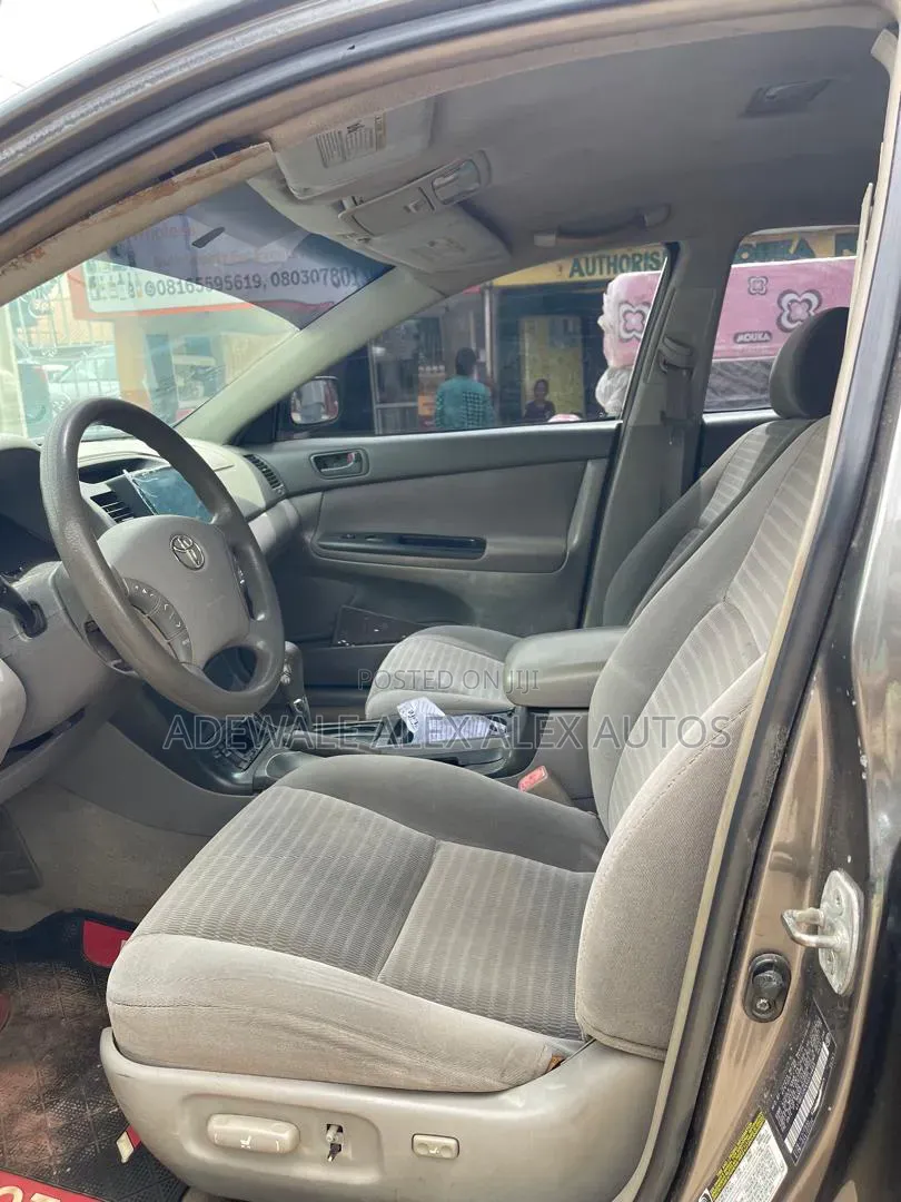 Toyota Camry 2005 Gray